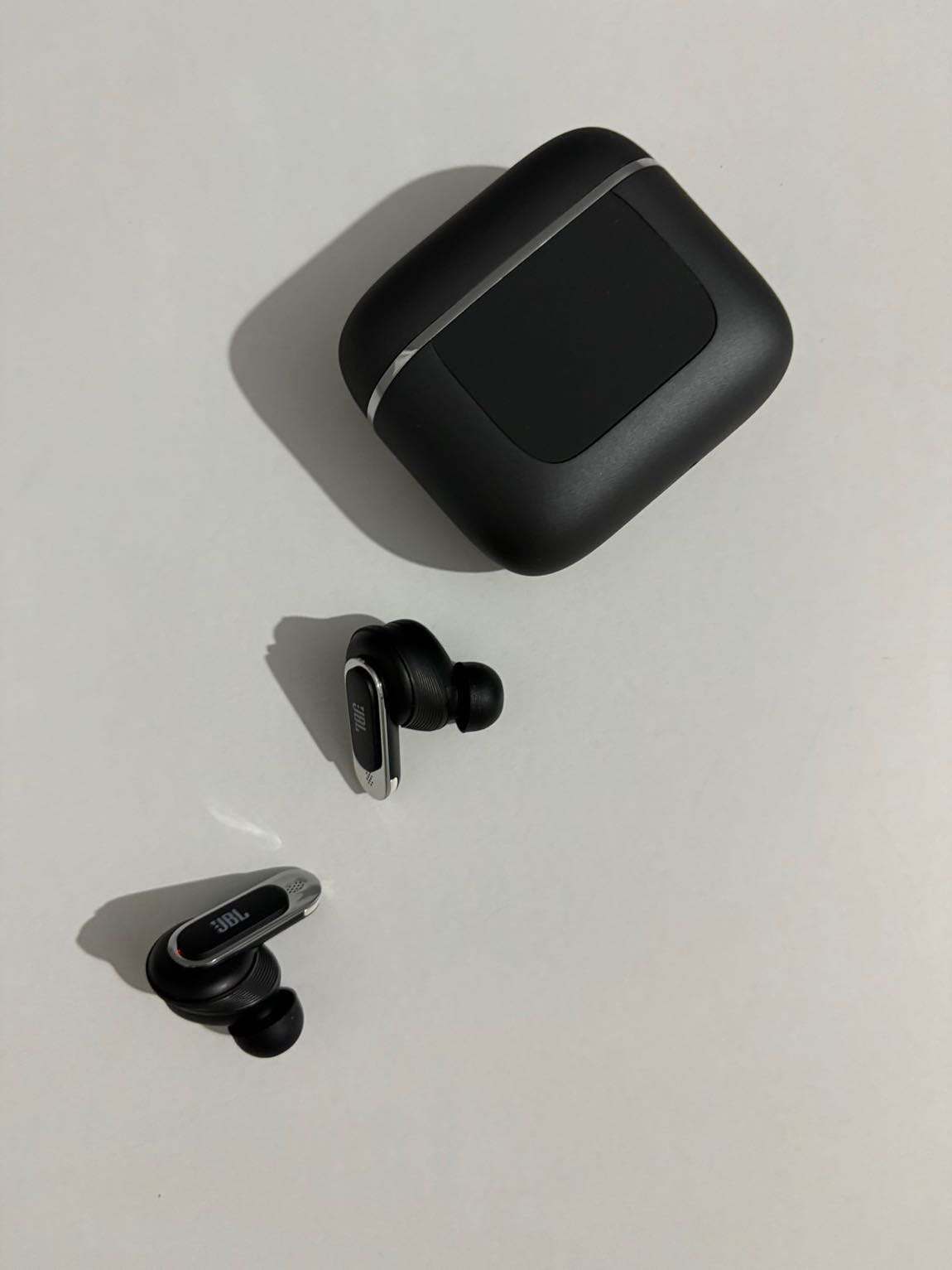 JBL TOUR PRO 2 – La puissance et la clarté sans limites