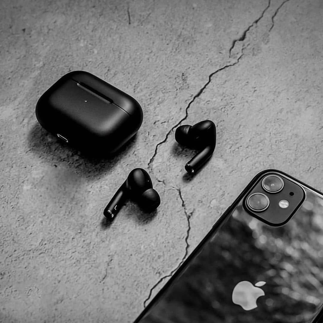 AirPods Pro 2 Black — élégance, puissance, silence.