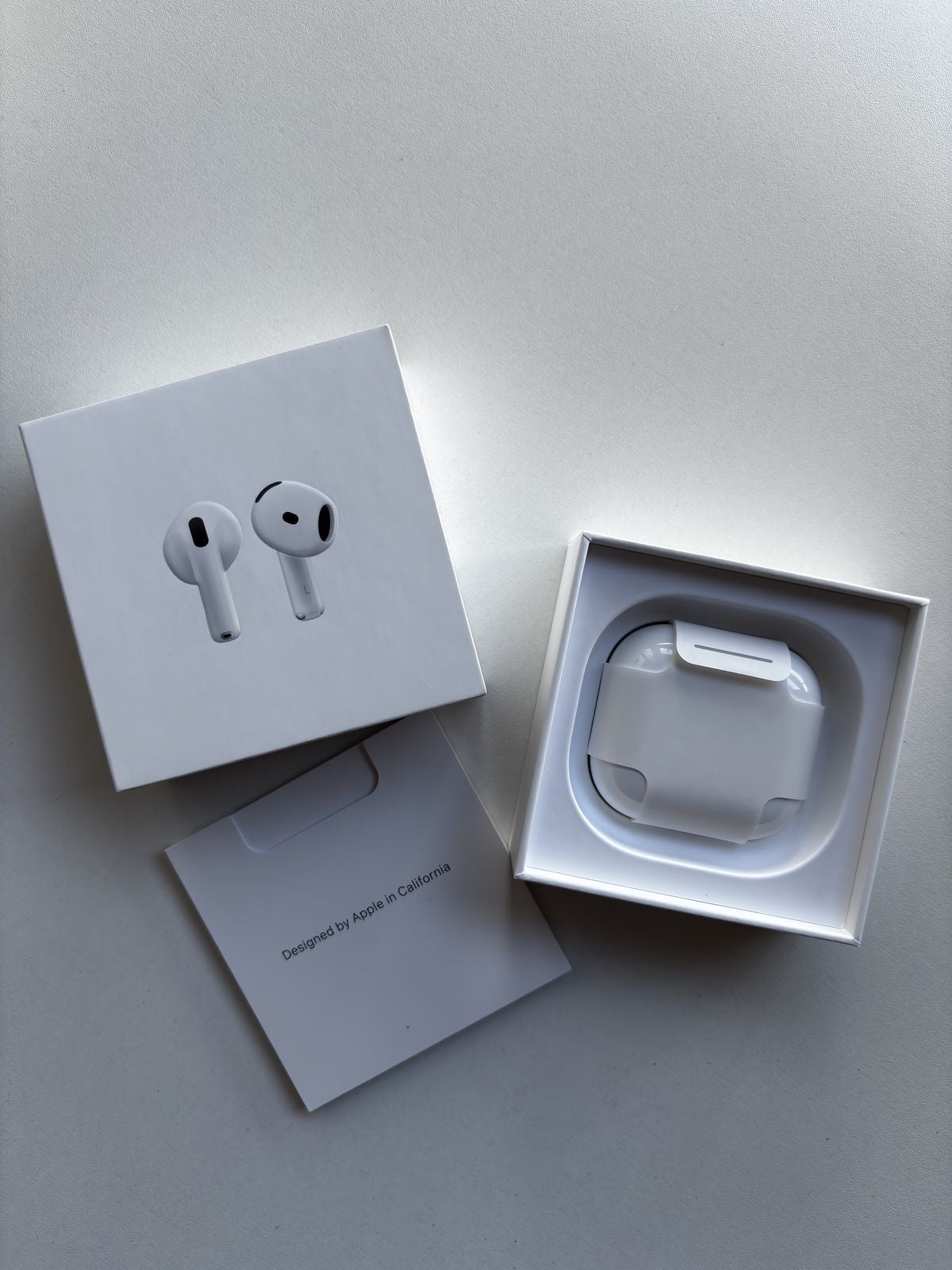 AirPods 4 ANC – Le luxe du silence, la puissance du son Apple.