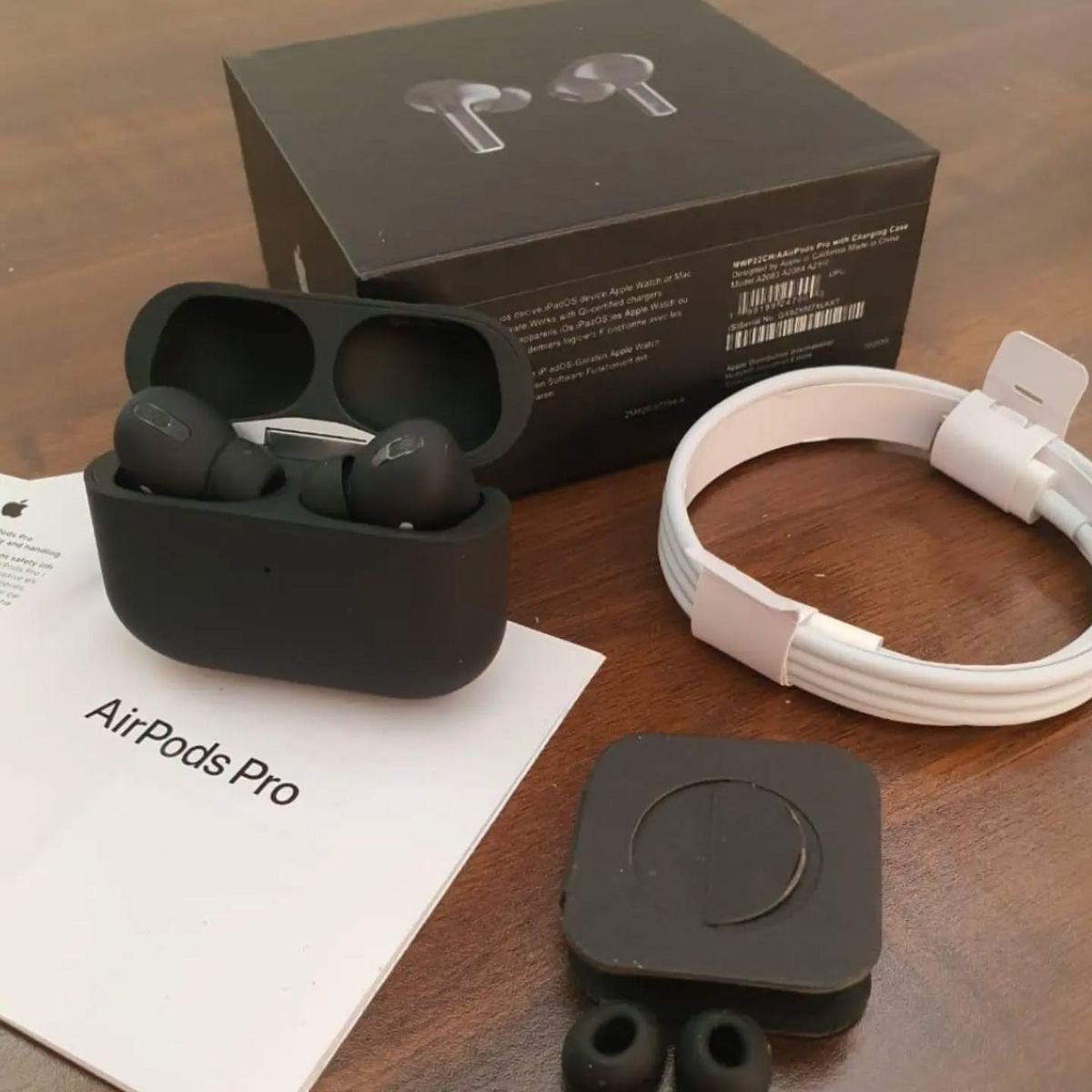 AirPods Pro 2 Black — élégance, puissance, silence.